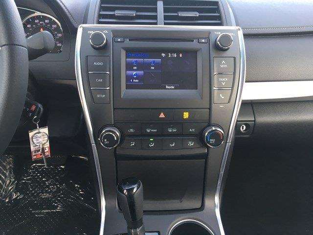 2017 Toyota Camry SE 4dr Sedan